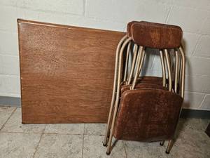 lot 418 image: Retro Folding Card Tale Set