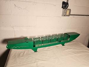 lot 450 image: Crocodile Metal Media Rack