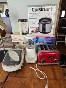lot 459 image: Kitchen Small Appliance Bundle