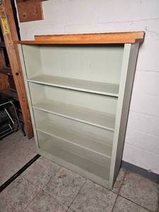 lot 512 image: Country Chic Half Bookcase
