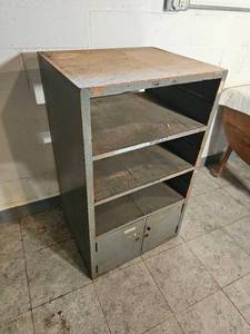 lot 516 image: Storage Shelf  83 x 28.5