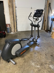lot 4 image: Life Fitness Cross Trainer