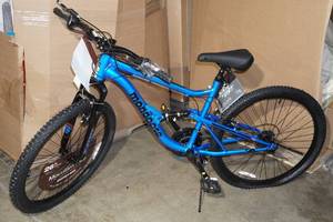 lot 1F image: Mongoose 26 Mountain Bike