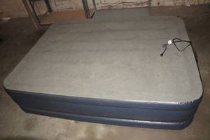 lot 2 image: Idoo Queen Air Mattress