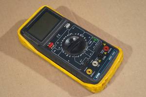 lot 34 image: KRM Digital Handheld AC& DC Voltage Multimeter