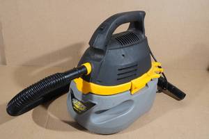 lot 52 image: Stinger WetDry Vacuum