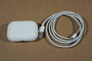 lot 80 image: Apple AirPods Pro Earbuds
