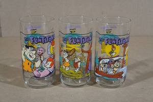 lot 111 image: 3 Hardees 1960 Collectors Flinstones Glasses