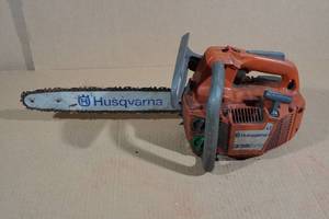 lot 117 image: Husqvarna 335 XPT Arborist Gas Chain Saw - 14 Bar