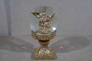 lot 123 image: Angel Snow Globe