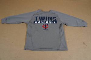 lot 154 image: Minnesota Twins Kids Long Sleeve Shirt -XS(45)