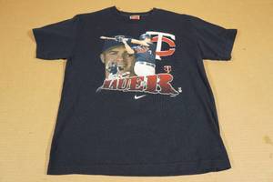 lot 155 image: Nike Joe Mauer T-Shirt -Large