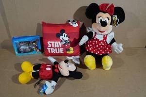lot 158 image: Assorted Disneys Mickey Mouse Collectables