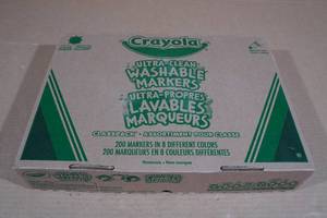 lot 169 image: Crayola Bulk Pack of Markers - 8 Different Colors