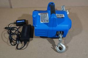 lot 174 image: Landworks Cordless Portable Pulling Tool