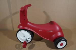 lot 176 image: Radio Flyer Toddler Scooter