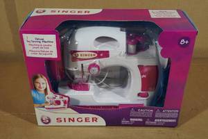 lot 180 image: Singer Deluxe Toy Sewing Machine