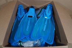 lot 248 image: 10 Pairs Cressi Agua Snorkel Fins