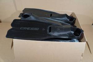 lot 255 image: 10 Pairs Cressi Rondinella Snorkel Fins
