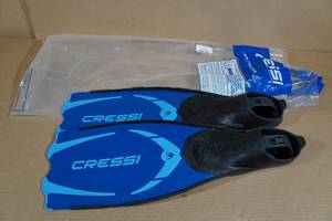 lot 261 image: Cressi Pluma Adult Snorkel Fins -Size 10-11
