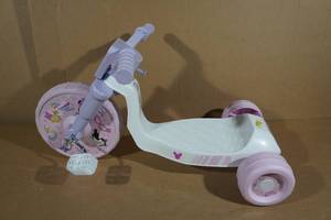 lot 266 image: Minnie Mouse 10 Fly Wheel Kids Tricycle with Sound