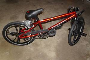 lot 274 image: Mongoose Freestyle Bike