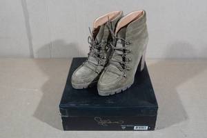 lot 283 image: Womens Heeled Boots -Size 8