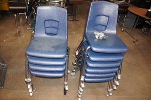 lot 294 image: 11 Wheeled Plastic Chairs