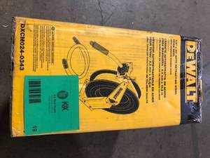 DEWALT 38 in. x 50 ft. Double Arm Auto Retracting Air Hose Reel   Customer Returns See Pictures