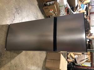 Vissani 7.1 cu. ft. Top Freezer Refrigerator in Stainless Steel Look Slight Damage on Top Corner   Customer Returns See Pictures
