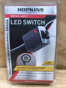 lot 65 image: Hopkins Endurance Professional Grade Break-Away LED Switch 09212412.19