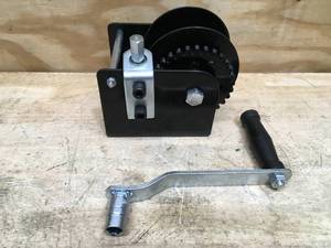 lot 82 image: Ultra-Tow Worm Gear Winch - 2000 lb Capacity
