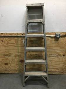 lot 101 image: 6ft Aluminum Step Ladder