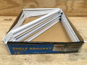 lot 160 image: 19-inch White Shelf Brackets - Set of 6