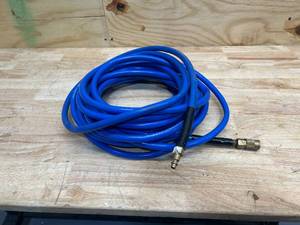 lot 100 image: 25 Air Hose