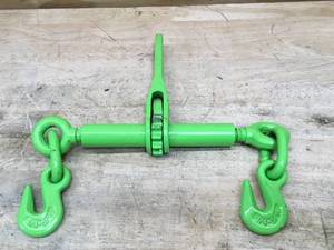lot 187 image: Green Ratchet Chain Binder