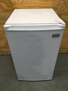 lot 149 image: Non-Working Keystone Mini Refrigerator Model # KSTRC44CW