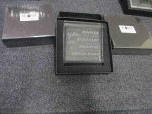 lot 2 image: 3 Inspirational Desk Dcor Items...