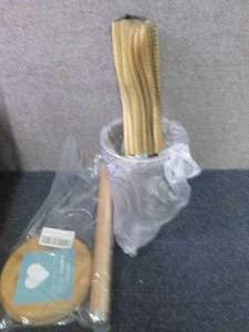 lot 22 image: Paper Towel Holder, Bamboo Utensil ...