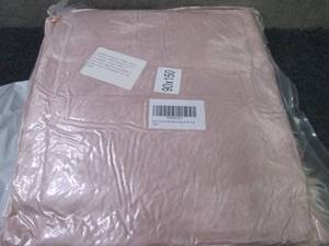lot 55 image: 90x150cm Pink Shag Rectangular Area...