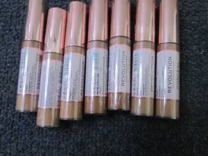 lot 66 image: 7 Concealer Hydrater...