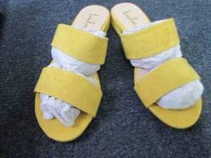 lot 152 image: Case of 12 pairs Size 6 Lulus Devin...