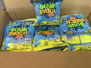 lot 406 image: 12- 3.6 oz Sour Patch Kids Blue Ras...