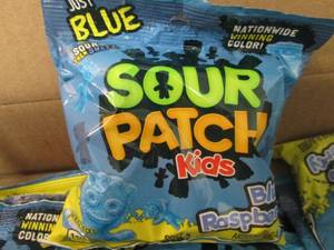 lot 407 image: 12- 3.6 oz Sour Patch Kids Blue Ras...