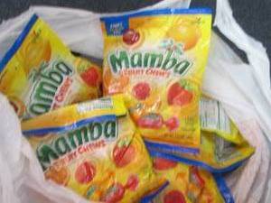 lot 417 image: 12- 3.52 oz Mamba Fruit Chews...