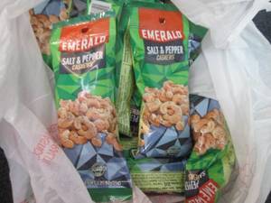 lot 421 image: 12- 1.25 oz Emerald Salt & Pepper C...