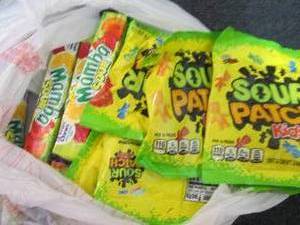 lot 424 image: 12 Sour Patch Kids & Mamba Sours...