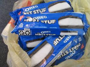 lot 430 image: 12 - 3 oz Oreos Most Stuf...