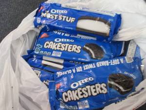 lot 431 image: 12 - Oreos Most Stuf & Cakesters...