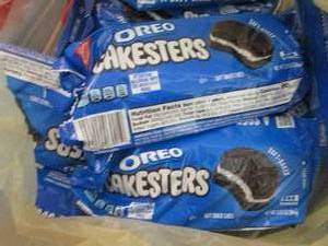lot 438 image: 12- 3.03 oz Oreos Cakesters...